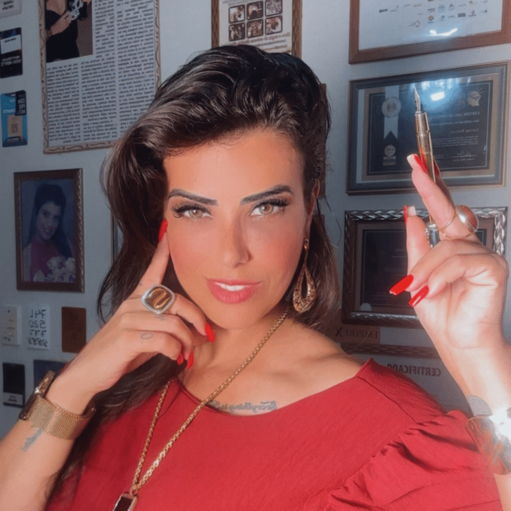 Lorene Patigra é coach certificada pela SBC. Atuação com foco em desenvolvimento e performance.