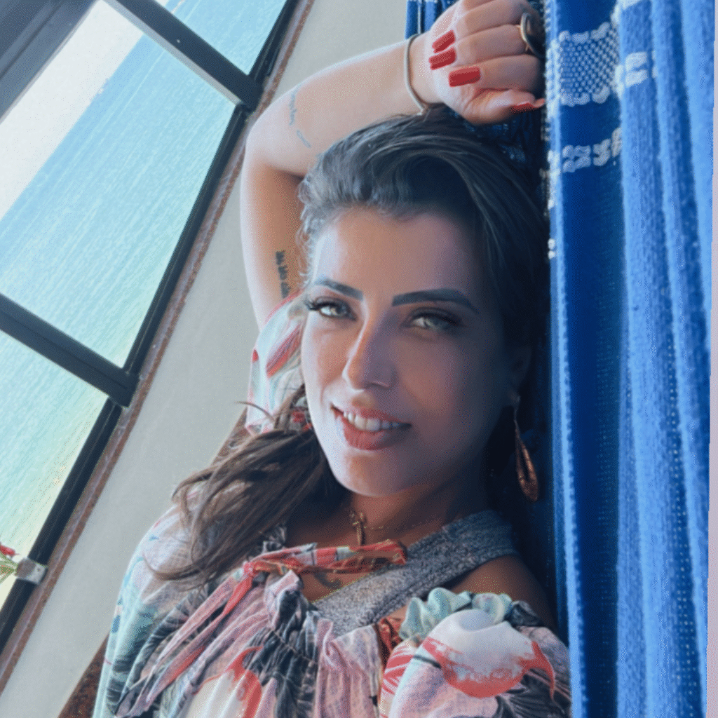 Lorene Patigra formada em terapia tântrica original. Método Deva Nishok e abordagem integrativa.