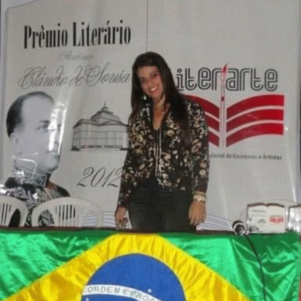 Patigra é autora premiada com obras traduzidas em 7 países. Reconhecida nos principais prêmios literários.